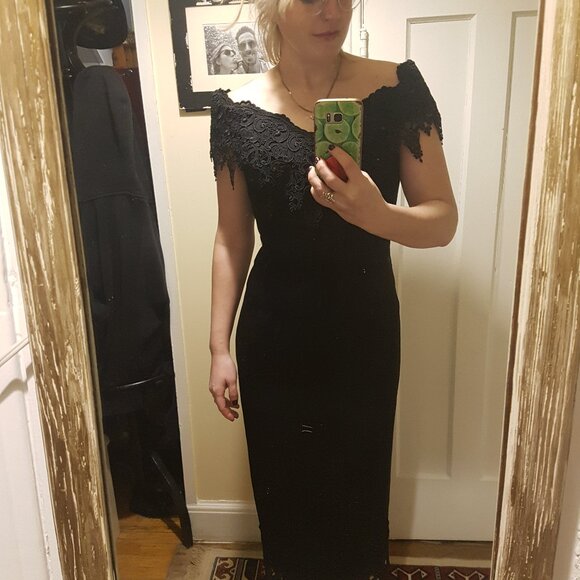 Gala Dress Medium - Picture 5 of 9